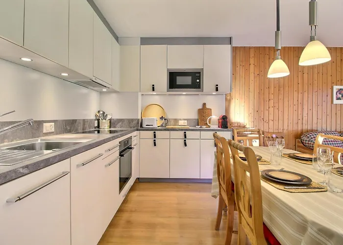 Daire Tranquil Location, Terrace & Relaxation *